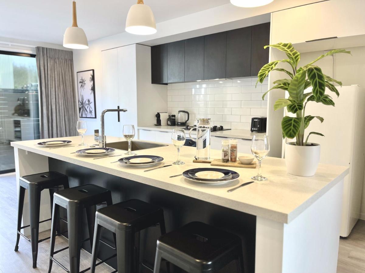Modern & Central City - By Kosh Bnb Hamilton Buitenkant foto